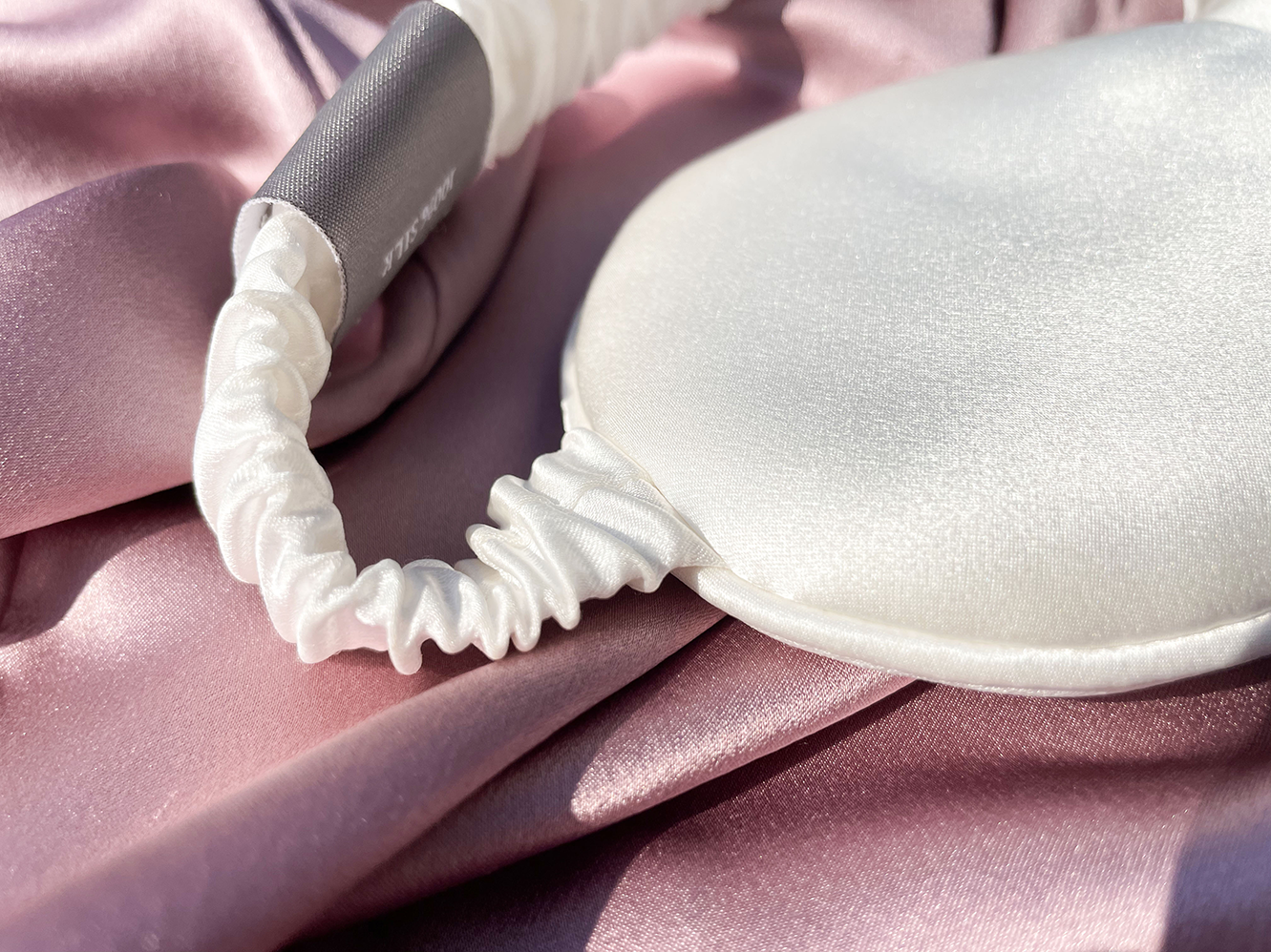 Comment laver le masque pour les yeux de la soie?